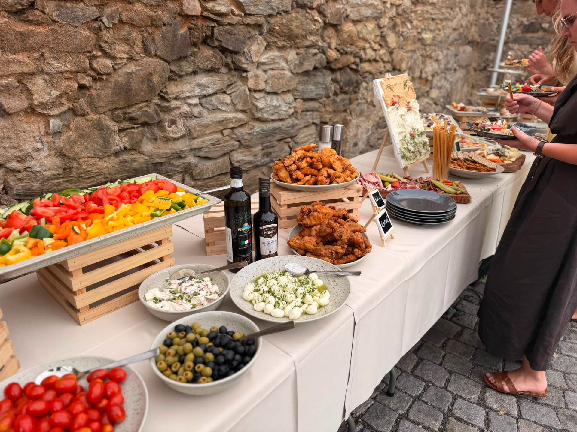 Od první skleničky až po poslední sousto. Catering připravený přesně podle vašich představ.